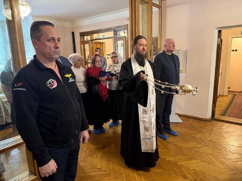 В ДЕНЬ ПАМЯТИ СЕРГЕЯ ПАВЛОВИЧА КОРОЛЕВА    На фото панихида в его доме-музее