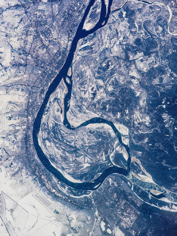 Друзья, в иллюминаторе - Волгоград    Зима в самом разгаре, впереди крещенски...