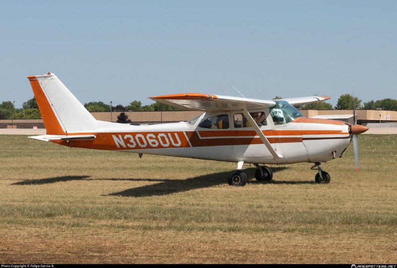 Cessna 172E Skyhawk 14.01.2026  Самолет находился на взлетной полосе и выехал...