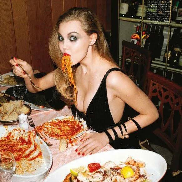 Побрить в#г#ну, поесть краба, по#рах#ться   Вот типичный распорядок тарелочни...