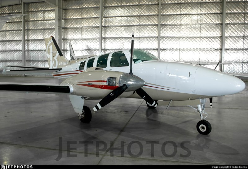 Beechcraft 58 Baron 16.12.2025  У самолета Beechcraft 58 Baron при посадке на...