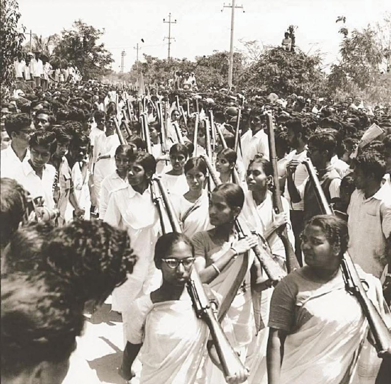 মুক্তিযুদ্ধ চলাকালীন সময়ে-নারী প্লাটুনের সদস্যদেরকে রাস্তার দুপাশে দাঁড়িয়ে থা...