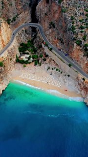 Скрытый пляж Капуташ    Капуташ Бич спрятался среди скал в узком ущелье рядом...