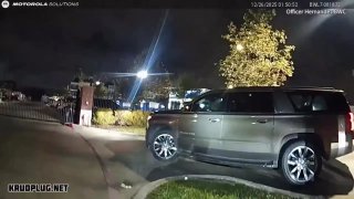 Texas  : Un hombre murió a tiros por la policía dentro de un vehículo en un c...