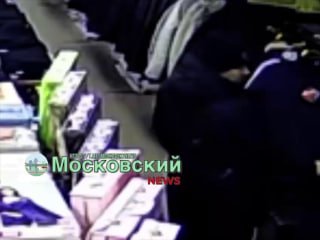 Город Московский. В ТЦ «Свежий рынок Московский» приезжая напала на женщину, ...