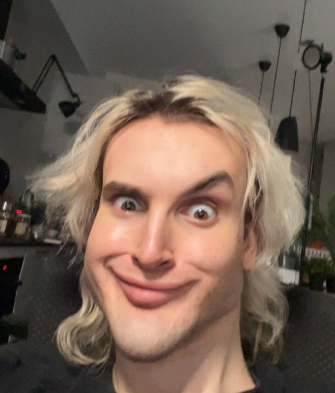 через 3 часа стрим очень добрый  расскажу че было за полгода и зайчика поигра...