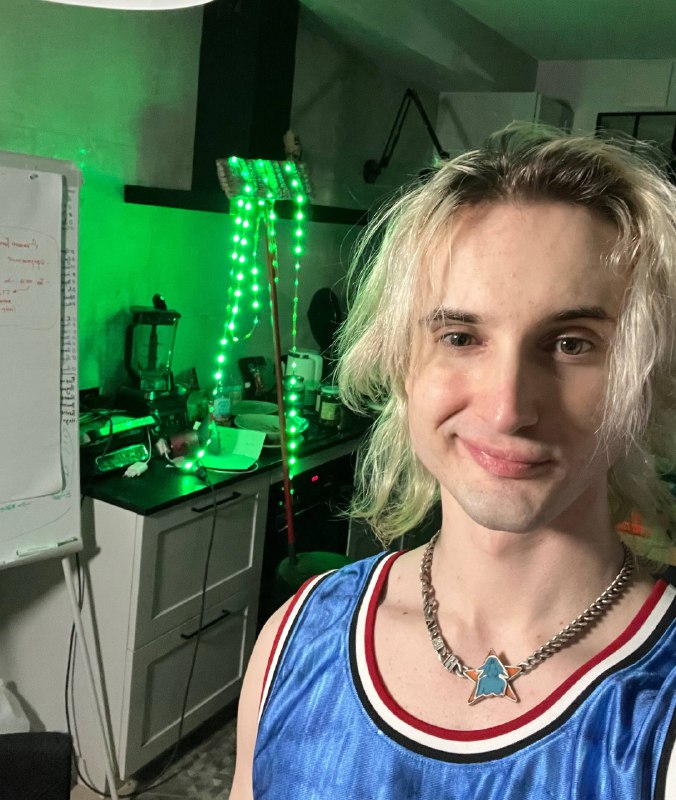 украсил елочку к нг ^_^  видео в процессе в пятницу стрим 16:00 (хорар манкра...