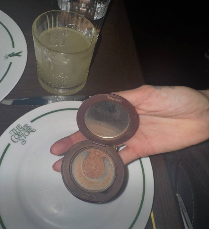 В обществе наблюдается усталость от идеального контента в социальных сетях, к...