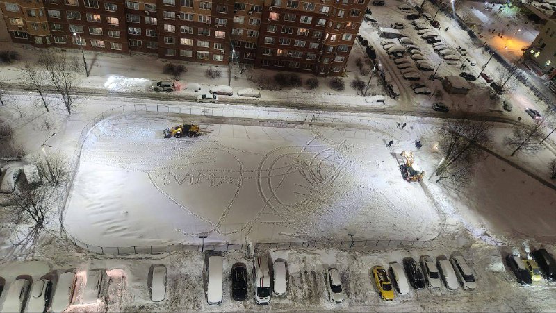 Новый бульвар,21. Город чистит каток, дороги наверно уже все почистили....