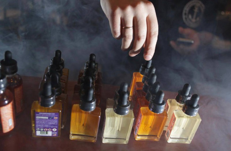 Спикер ЗакСа допустил полный запрет вейпов по итогам первого заседания комисс...