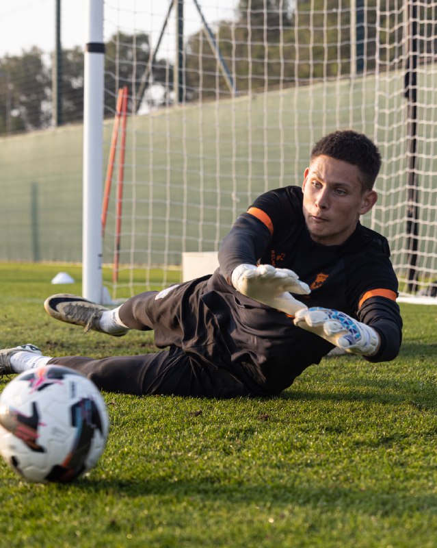 На этих парней гравитация не действует    Грации вратарей вам в ленту    #БЕТ...