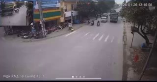 TNGT ngã 3 Ngụ, Gia Bình Bắc Ninh: chiều nay khiến 1 hs lớp 6 TV