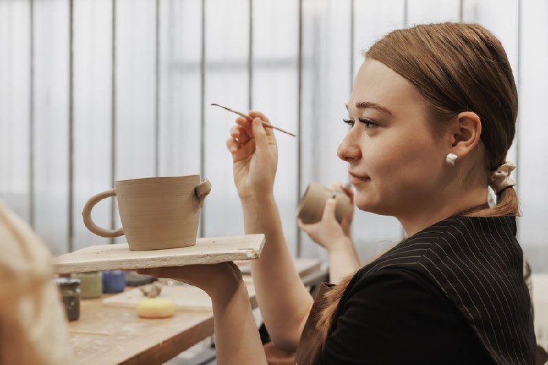 Глина, круг и удовольствие от процесса  Погрузиться в одно из древнейших ремё...