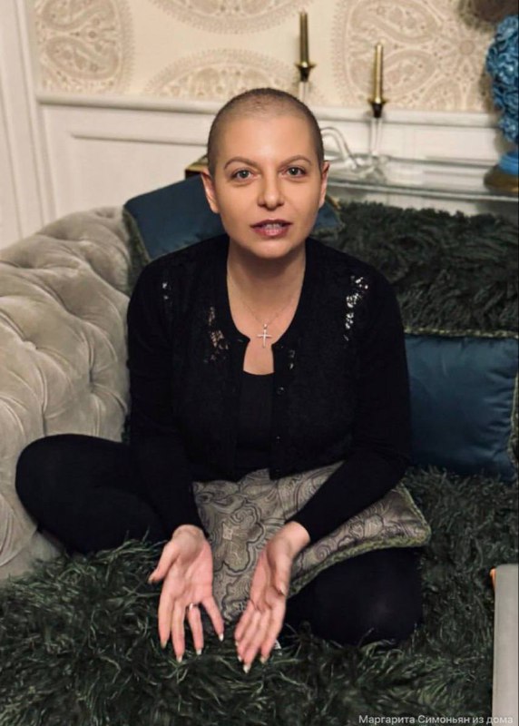 Маргарита Симоньян впервые появилась на публике без парика после курса химиот...