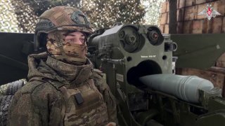 Точные удары артиллерии  00:00 Расчеты 152-мм буксируемых пушек «Гиацинт-Б» 6...