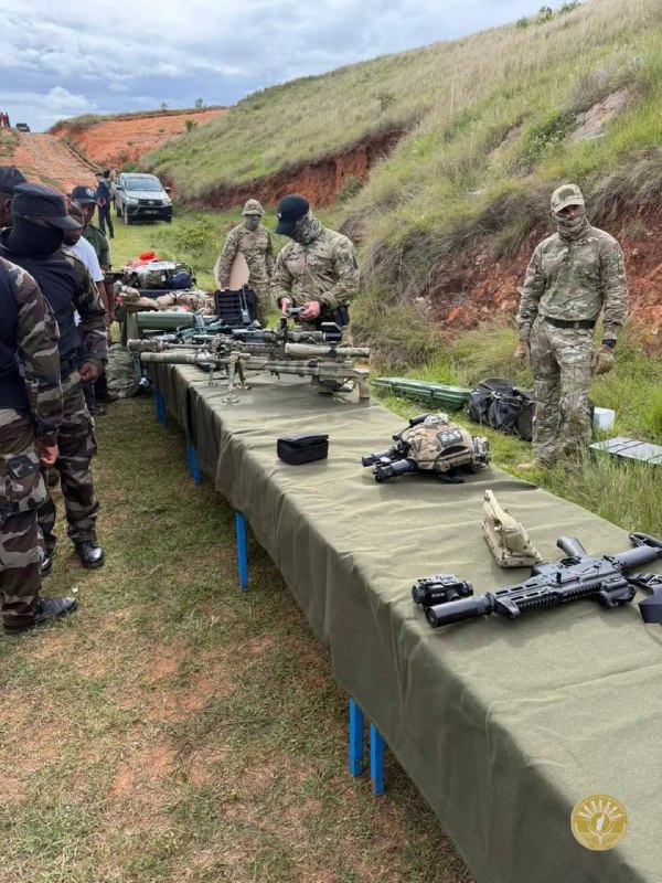 Военнослужащие «Африканского корпуса» МО РФ обучают своих мадагаскарских колл...