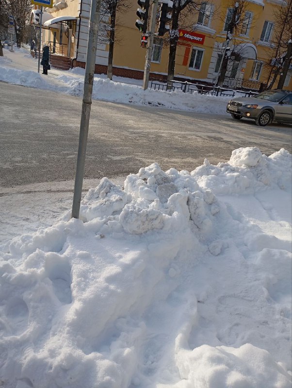 Фотография к коментарию на перекрёстке, возле администрации