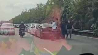 10 Cars chain collision on SLE - Lancer wedding convoy. Nevermind, tomorrow c...