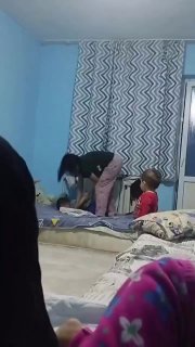 В Казахстане мать жестоко избила сына, привязав к батарее.  Женщина наносила ...