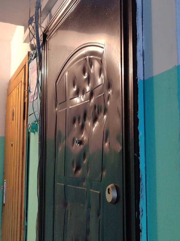 Когда соседям нравится твоя музыка и они просят тебя сделать погромче.