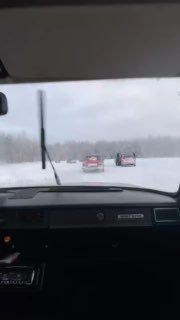 Дрифтеры выехали в нормальное место подрифтить.