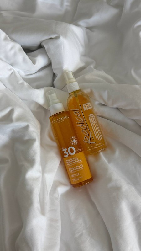 И следом лайфхак как быстро загореть.  Баночки слева - два моих вечных спутни...