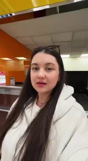 Пассажирка Emirates испытала премиум-эконом.  Она приобрела билет в класс пов...