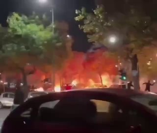 ირანელები ბასაჯის დედამოტყნულებს მოლოტოვის კოქტეილებით უმასპინძლდებიან.