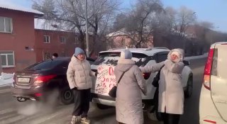 ომსკში 21-ე საუკუნეა    ადგილობრივები ბინებში იყინებიან — შედეგად ქუჩაში 40-წ...